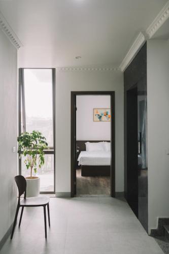 a bedroom with a bed and a table and a plant at Tamcoc TK Hotel & Homestay in Ninh Binh