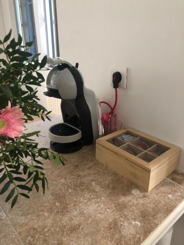 a machine sitting on a counter with a wooden box at Charmant et Lumineux in Caussade