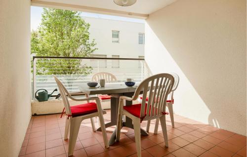 Pet Friendly Apartment In La Rochelle