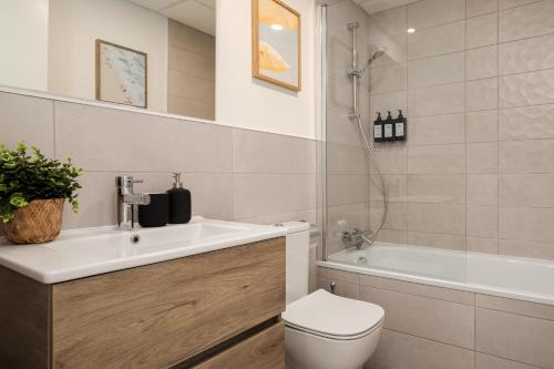 New cozy 2-bedroom apartment in Estepona center