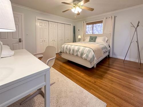 a bedroom with a bed and a ceiling fan at Pa The Lincoln Lounge in Port Angeles