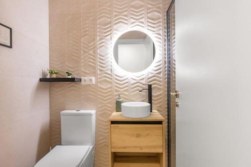 Serene Urban Retreat with AC and Wifi