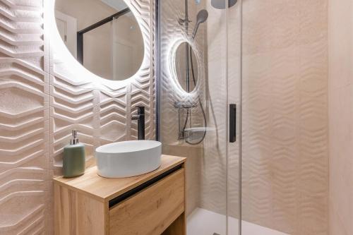 Serene Urban Retreat with AC and Wifi