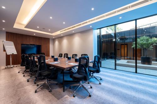 a conference room with a long table and chairs at ALMA Hotel Riyadh in Riyadh