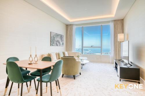 Iconic One Bedroom Panoramic Palm Views