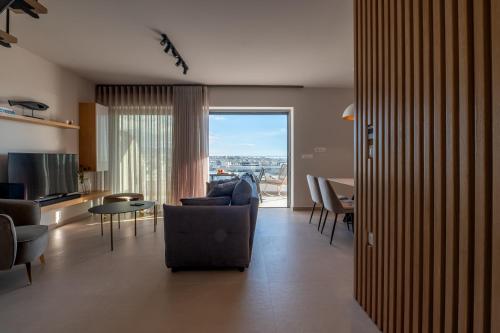 Elite Penthouse with Heated Pool and SkylineView