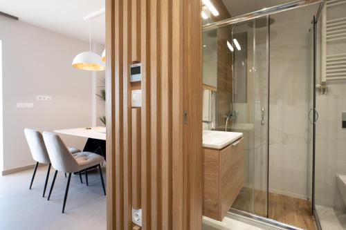 Elite Penthouse with Heated Pool and SkylineView