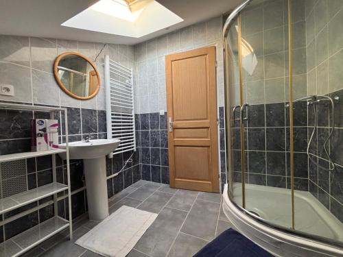 a bathroom with a shower and a sink and a tub at Les 3 Frontières Luxembourg Grand Parking Wifi in Herserange