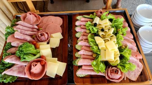 Makanan di atau berdekatan apartmen