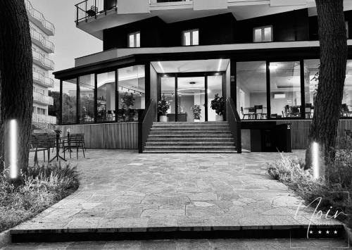 Gallery image of HOTEL NOIR - Free Brunch & Breakfast Until 13-00 - Vicinissimi a Mirabilandia in Milano Marittima