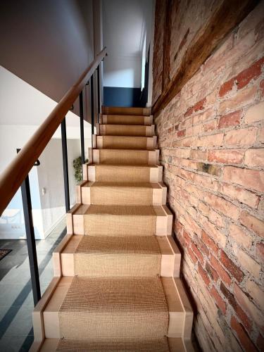 a staircase with a brick wall and a brick stair case at Neu! ULENHUUS Mecklenburgische Schweiz Laage Güstrow Rostock Port Bed and Breakfast - Pension -Ferienhaus - Familienurlaube bis 10 Personen in Kuhs