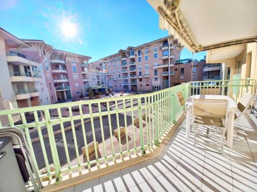 " Lou Favouio" T2- Port Fréjus- Tout à pied