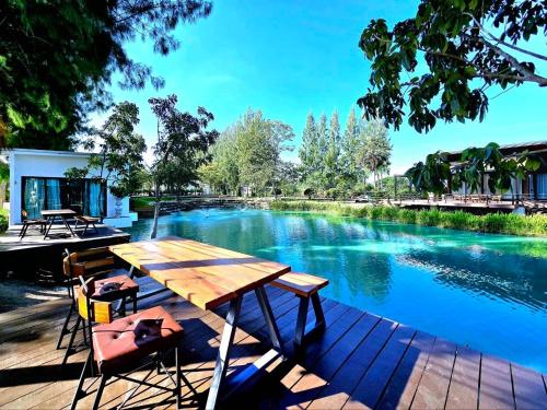 Bazén v ubytování SkyBird Lake View Resort Khaoyai nebo v jeho okolí