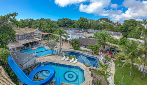 Bazén v ubytování Ramada by Wyndham Porto Seguro Praia nebo v jeho okolí