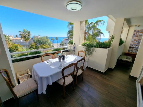 Luxury 2 bedrooms Apartment in La Carihuela Torremolinos 20 meters in from of beach