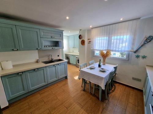 Luxury 2 bedrooms Apartment in La Carihuela Torremolinos 20 meters in from of beach