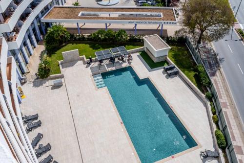 Spectacular 2 bed apartment, huge terrace and sea view