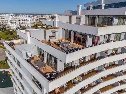 Spectacular 2 bed apartment, huge terrace and sea view