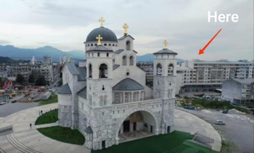 Daire yakınında yerel bir simge yapı