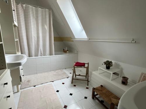 a bathroom with a sink and a tub and a toilet at Maison de la Source in Génis