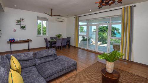 Χώρος καθιστικού στο Zanzibar DT Beachfront Villa