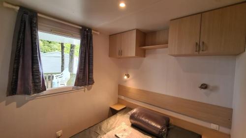 Katil atau katil-katil dalam bilik di Mobil home ACCESS avec TV 2 Ch 5 Pers Puy duFou 210FS