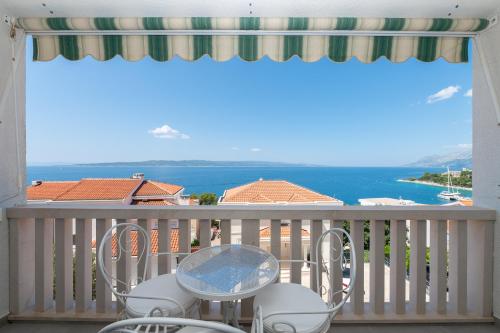 Apartment Vera i Ćiro Novak, sea view and free parking