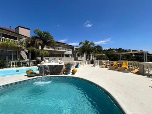 Bazén v ubytování Villa La Font Apart Hotel & Spa nebo v jeho okolí