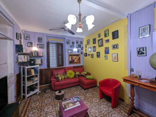 Ruang duduk di Maison confortable à Fort-de-France avec espace extérieur