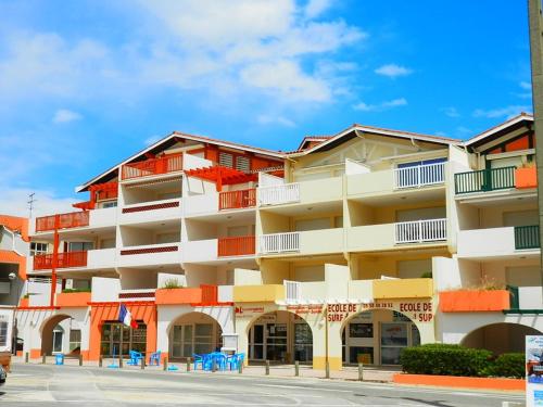 Photo de la galerie de l'établissement Appartement T2 avec terrasse vue océan, box privé - FR-1-379-170, à Vieux-Boucau-les-Bains