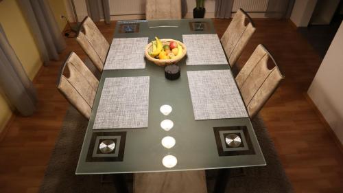 a table with a bowl of fruit on top of it at Toskana in Klingenmünster