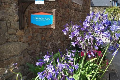 Ein Garten an der Unterkunft Gite Les Renardières en Bretagne Romantique proche