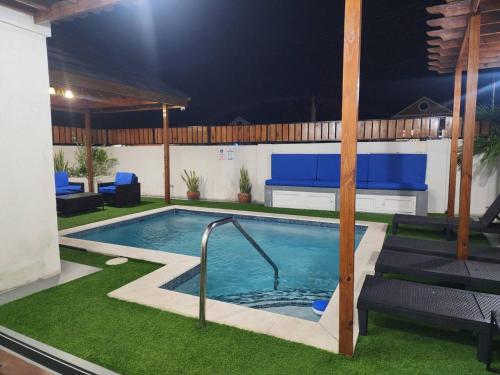 Бассейн в Luxurious 6 Bed Villa Wown Pool или поблизости