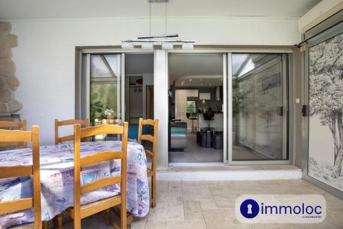 Photo de la galerie de l'établissement Air-conditioned house with private pool, à Cagnes-sur-Mer