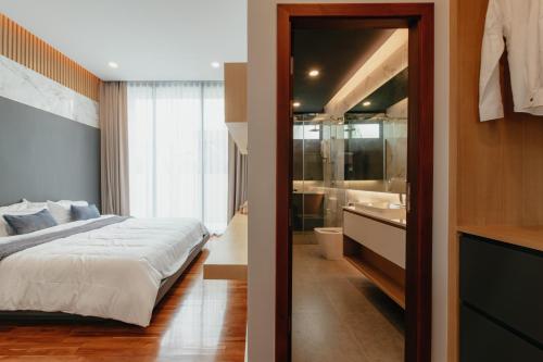 Postel nebo postele na pokoji v ubytování Casa Harmony H3 l Private Pool 3BR Near Nimman