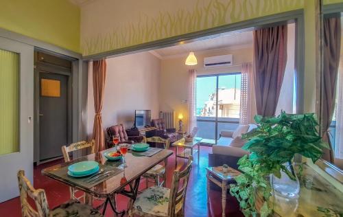 Ivy's Leaves, Value Flat in the Inner Chania City