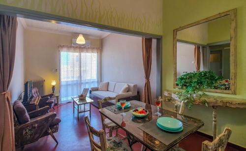 Ivy's Leaves, Value Flat in the Inner Chania City