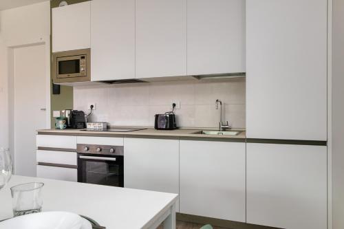 Kuchyň nebo kuchyňský kout v ubytování Suites in Financial District 4 pax