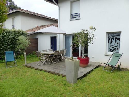 Le Brigantin, villa mitoyenne de 68m2 avec terrasse, jardinet et petit garage