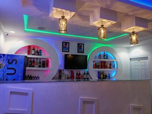 Lounge nebo bar v ubytování Jeymax Hotel and Suite