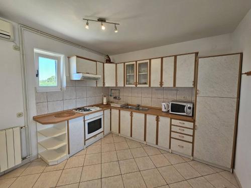 Kuchyň nebo kuchyňský kout v ubytování Apartment Mario Murter