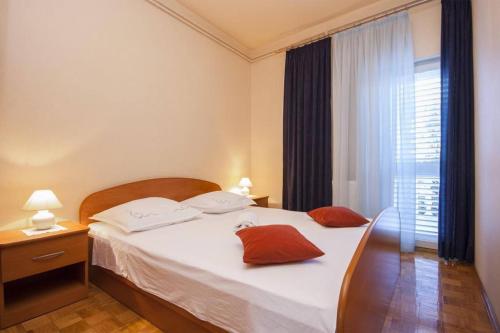 Postel nebo postele na pokoji v ubytování Apartments Zdenka