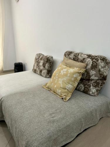 Ένα ή περισσότερα κρεβάτια σε δωμάτιο στο Kubiku Guest House