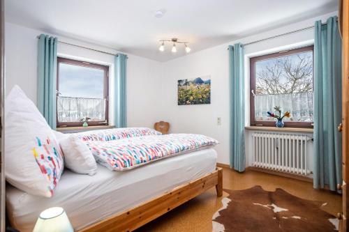 Postel nebo postele na pokoji v ubytování Haus Bergliebe - Breitenbergblick