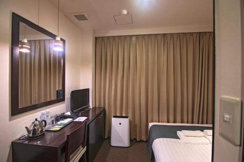 Postel nebo postele na pokoji v ubytování WONZ HOTEL 島之内道顿堀心斎橋難波エリア中心地 New Open Sale