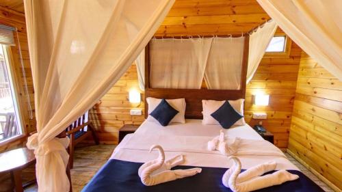 Postel nebo postele na pokoji v ubytování Golden Sands Resort, Morjim
