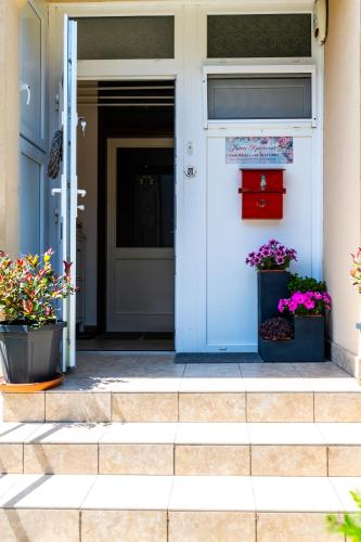 Muka bangunan atau pintu masuk Flower Apartment