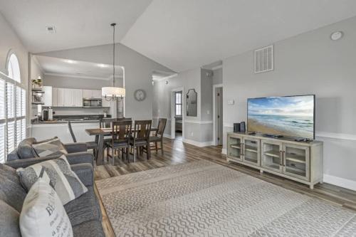 Η κουζίνα ή μικρή κουζίνα στο Serene Condo Retreat in Myrtle Beach
