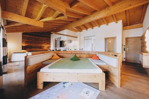 a living room with a table and a couch at Auhof Wirtshaus & Suiten in Kaprun