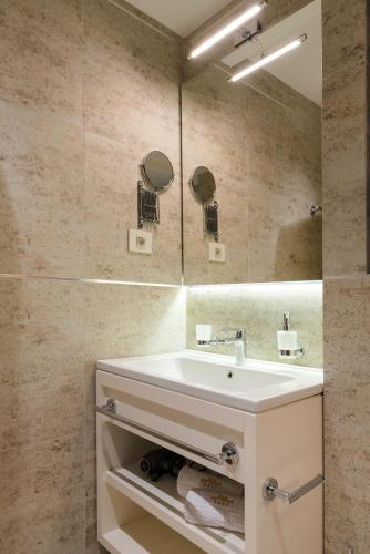a bathroom with a sink and a mirror at ZEPTERME Luxury Apartments & Studios by CENTRAL in Vrnjačka Banja